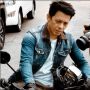 Heboh Tyna Kanna Pasangkan Dasi Ariel NOAH di Paris
