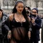 Rihanna Tampil Terbuka tapi Tutupi Dada saat Rayakan Ulang Tahun Kekasih, Ada Apa?