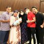 Ibunda Fuji Jenguk Baby Ameena, Cara Gendongnya Tuai Pujian