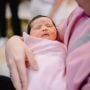 5 Outfit Baby Ameena Anak Aurel Hermansyah, Selalu Tertutup Sejak Lahir