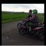 Viral Pemuda Ini Dijewer Pengendara Berseragam TNI Gegara Geber Motor, Netizen: Auto Keder Motornya Jadi Beat