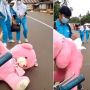Dikira Pria Tak Punya Hati, Perempuan Ini dengan Tega Kembalikan Hadiah Boneka dalam Keadaan Rusak