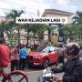 Viral Mobil Parkir Sembarangan di Rel Kereta Aktif di Solo, Warga Gotong Royong Geser Paksa saat Kereta Melintas