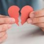 Nyesek! Wanita Nangis Saat Kembalikan Cincin Pertunangan, Mantannya Disebut Lebih Pilih Janda Satu Anak