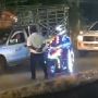 Viral Pria Naik Motor Pakai Lampu Kelap-kelip Sekujur Tubuh, Warganet: Menerangi sampai Pembuluh Darah