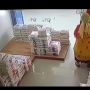 Viral Emak-emak Keciduk Mencuri Beras Dimasukkan ke Selangkangan, Netizen Penasaran Gimana Caranya Ya?