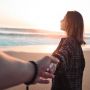 5 Alasan Seseorang Betah Mempertahankan Cinta Bertepuk Sebelah Tangan