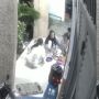 Viral Cewek Kumpul Bebakaran di Teras Rumah, Auto Panik Jejeritan Gegara Benda Ini Meledak