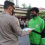 Cegah Mahasiswa Pukul Anggota Polisi, Driver Gojek Makassar Dapat Penghargaan Kapolrestabes Makassar