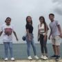Aksi Muda-Mudi saat Foto Bersama di Tepi Laut, Endingnya Bikin Ngilu: Sakit