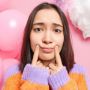 Tersenyum Padahal Sedang Tidak Baik-baik Saja, Mengapa Orang Menyembunyikan Emosi?