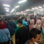 KRL Tetiba Terhenti di Stasiun Tanjung Barat, Penumpang Kesal: Sudah Setengah Jam, Bisa Jalan atau Tidak?