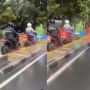 Tega! Pemotor Nekat Serobot Trotoar dan Klakson Pejalan Kaki Lagi Pikul Barang, Publik Ramai Mengecam