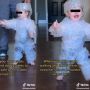 Ada-ada Aja, Bocah Ini Dibungkus Bubble Wrap Gara-gara Ayah Kelewat Cemas Lihat Anaknya Belajar Jalan