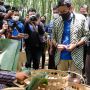 Menparekraf Sandiaga Uno Kunjungi Pasar Papringan di Temanggung