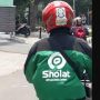 Kumpulan Potret Nyeleneh Tulisan di Jaket Ojol Bikin Gagal Fokus, Kocak Abis!
