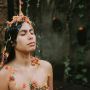 9 Momen Valerie Thomas Jalani Ritual Melukat, Mandi Kembang Ingin Sembuhkan Trauma