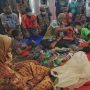 Ganjar Cek Banjir di Purworejo, Hibur Pengungsi dan Bagikan Mainan ke Anak-Anak