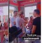 Berlagak ala Doni Salmanan, Pembalap MotoGP Ini Bagi-Bagi Duit Kepada Bocil Penjual Gelang di Mandalika