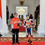 Jokowi Lepas Masker saat Foto Bareng Pebalap MotoGP, Istana: Semua Aman