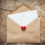 4 Tips Menulis Surat Cinta Untuk Pasangan, Bikin Makin Mesra