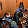 Nyesek! Kasih Kejutan ke Pacar, Bawa Kue Malah Dicuekin Mabar, Warganet: Tumpahin ke Kepalanya Mbak