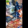 Viral Emak-emak Labrak Orang Beli Chicken Nugget Satu Troli, Ngeri Langka dan Mahal Kayak Minyak Goreng