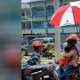 Viral Aksi Satpam Payungi Dua Anak Agar Tak Kepanasan, Warganet: Ikhlas Membawa Berkah