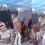 Viral Ibu-ibu Asik Goyang Dangdutan di Acara Hajatan Terganggu Motor Lewat, Ekspresi Jadi Sorotan: Menghayati Banget