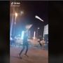 Nonton Aksi Penjual Roti Canai Terbang, Reaksi Bocah Ini Curi Perhatian Saat Adonan Tiba-tiba Mendarat di Kepalanya