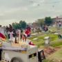 Kuburan Dijadikan Taman Bermain, Ramai Pedagang sampai Bocah Naik Odong-odong: 'Main Sambil Lihat Masa Depan'