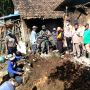 Cuaca Ekstrem, Hujan Deras Sebabkan Tanah Longsor Lalu Timpa Rumah Warga Banyuwangi