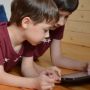Cegah Anak Kecanduan Gadget dengan 2 Cara Ini
