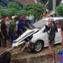 Toyota Agya Rusak Parah Ditabrak Kereta Api di Cianjur, Begini Kondisi Penumpangnya