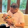 4 Potret Raul Lemos Bertemu Sang Cucu Baby Ameena Pertama Kalinya