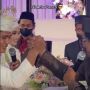 Viral Pengantin Pria dan Mertua Malah Adu Panco Saat Akad Nikah, Calon Istri Ketawa