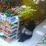 Viral Ibu-ibu Nekat Curi Minyak Goreng di Minimarket, Aksinya Terekam CCTV