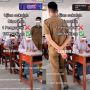 Antimainstream! Guru Gelar Live TikTok Saat Awasi Ujian, Murid Auto Ketar-ketir: Kalau Nyontek Langsung Viral