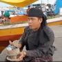 Viral 'Pawang' Makassar Doa di Pinggir Laut Minta Nyawa Koruptor Dicabut, Aksinya Menohok!