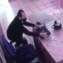 Viral Detik-Detik Pria Curi Laptop Guru di SDN 08 Makasar Jaktim