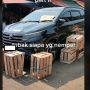 Viral Toyota Rush Parkir Sembarangan Ganggu Akses Bongkar Muat Truk, Publik: Mungkin Baru Punya Mobil Baru
