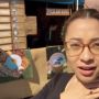 Fancy! Nikita Willy Girang Jajan Nasi Bungkus di Los Angeles