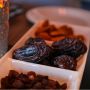 Niat Hati Ngemil Kurma Mesir Dalam Toples, Pria Ini Kesal Pas Lihat Isinya