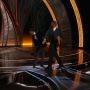 Viral, Istrinya Dijadikan Bahan Lelucon, Will Smith Tampar Chris Rock di Panggung Oscar 2022, Begini Komentar Netizen