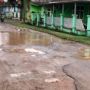 Kondisi Jalan di Kotabaru, Karawang Viral di Media Sosial, Publik: Kalau Ada Kecelakaan Baru deh Dibenerin