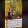 Bikin Geleng-geleng Kepala, Viral Emak-emak Bungkus Kue di Acara Pernikahan Sampai Habis Tak Bersisa!