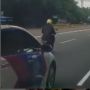 Viral! Pengendara Motor Berkejar-kejaran dengan Polisi di Tol Jakarta-Cikampek, Publik: Berasa Main GTA