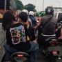 Couple Goals Banget! Viral Cewek Pakai Kaos Bersablon Foto Bareng Pacar, Auto Jadi Sorotan di Kemacetan Jalan