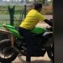 Ketemu Kawasaki Ninja ZX-25R Ini di Jalan Bikin Auto Minggir, Knalpotnya Bikin Wajah Gagal Glowing