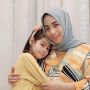 Siti KDI Kompak Pakai Tas Branded Bareng Anak, Harganya Gak Kaleng-kaleng